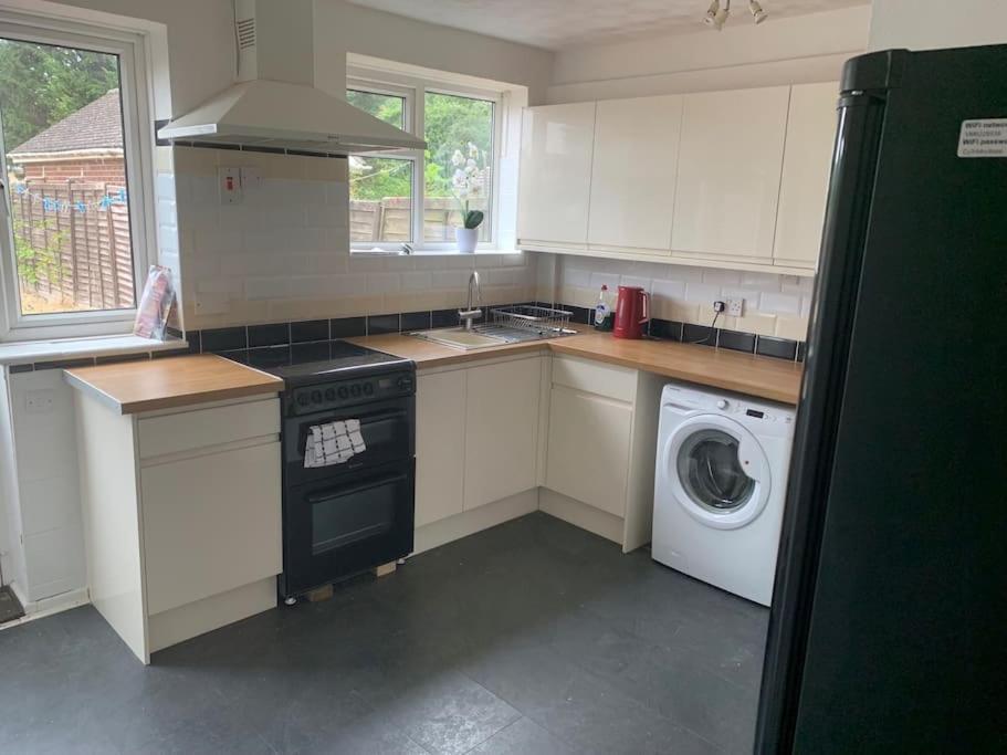 St Ives, King Bed Cosy Home, Parking, Fast Wi Fi เซนต์ไอฟส์ ภายนอก รูปภาพ