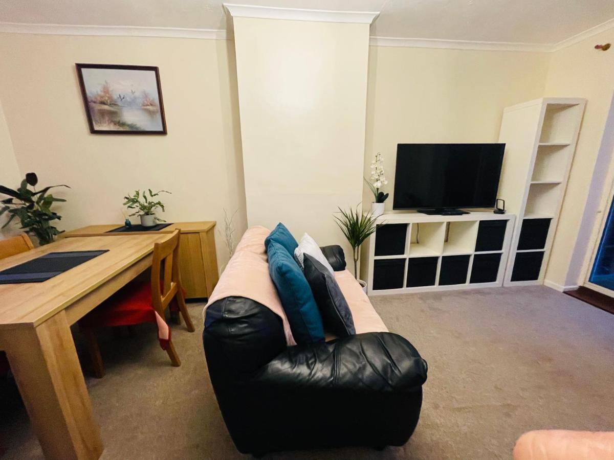St Ives, King Bed Cosy Home, Parking, Fast Wi Fi เซนต์ไอฟส์ ภายนอก รูปภาพ