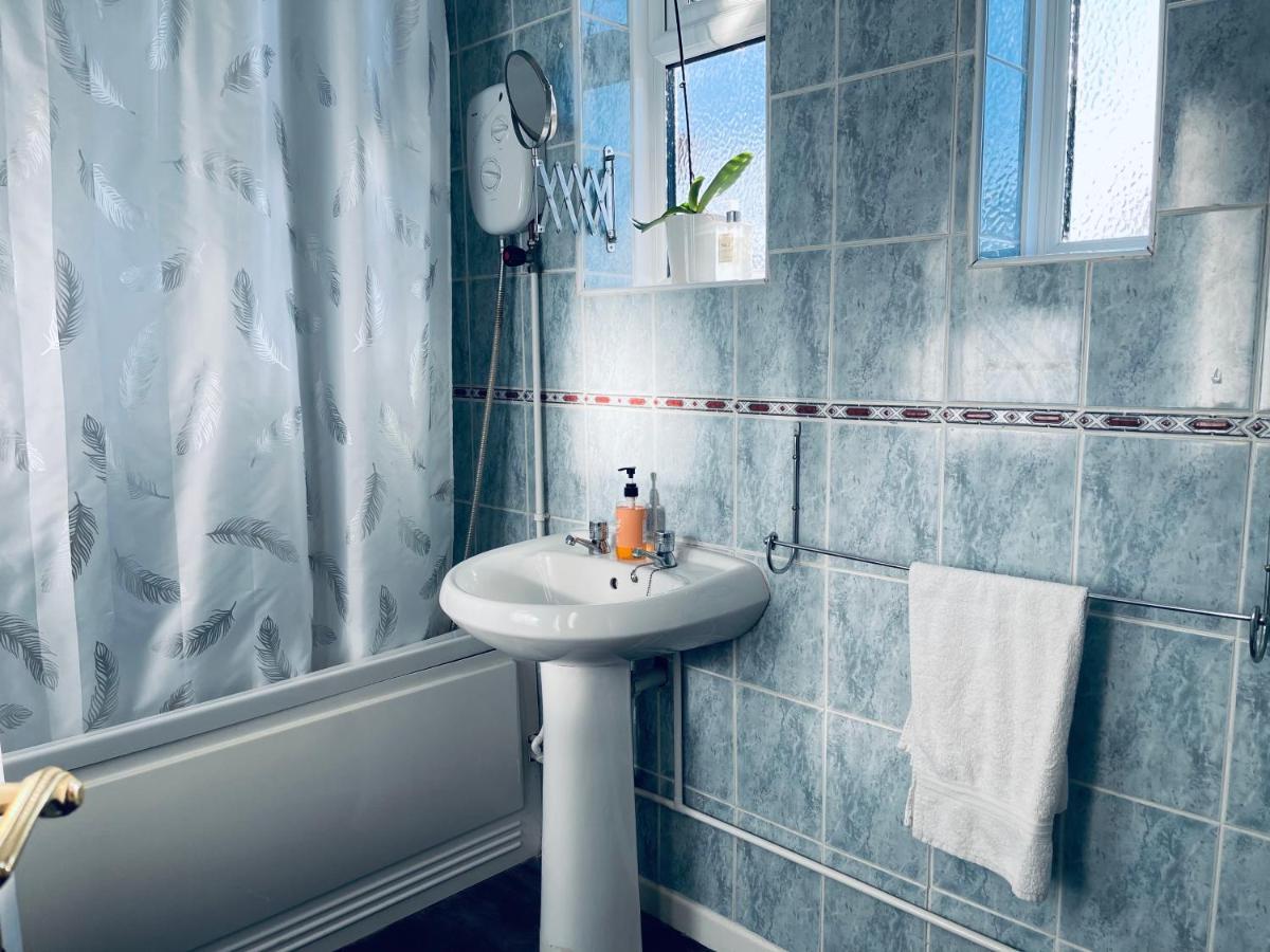 St Ives, King Bed Cosy Home, Parking, Fast Wi Fi เซนต์ไอฟส์ ภายนอก รูปภาพ