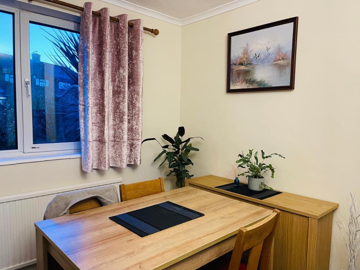 St Ives, King Bed Cosy Home, Parking, Fast Wi Fi เซนต์ไอฟส์ ภายนอก รูปภาพ